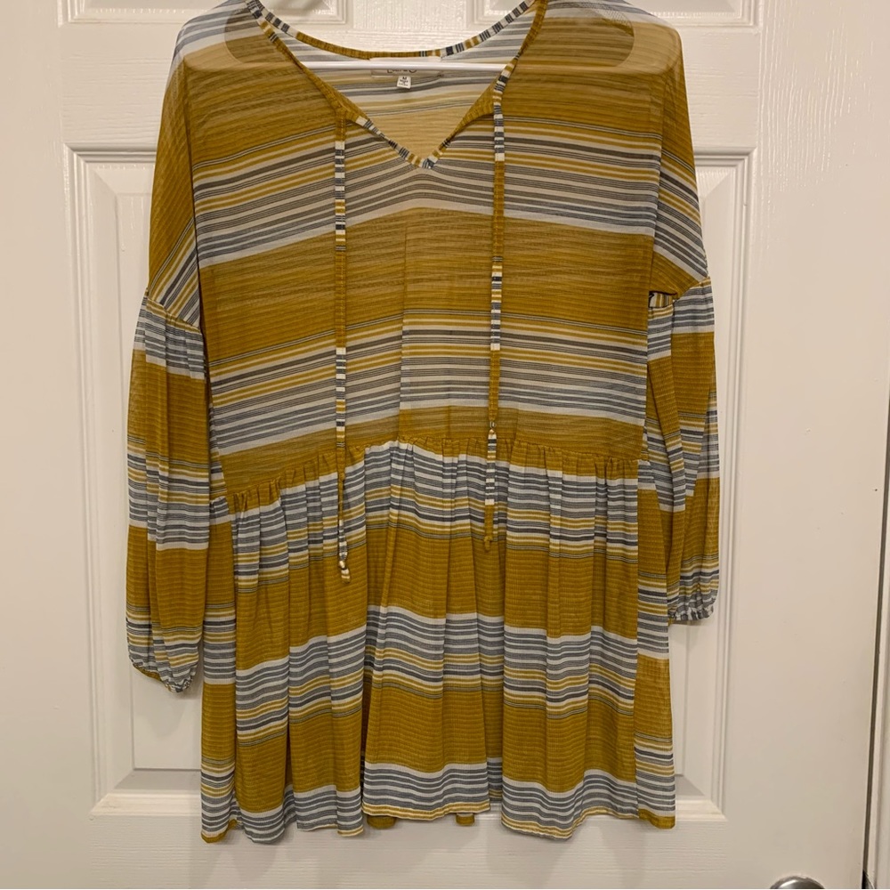 Women’s‎ Eden & Olivia Sheer blouse Size Medium